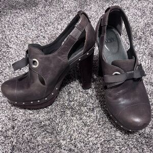 UGG Gray Celestina High Heel Clogs with Bow Accent size 8